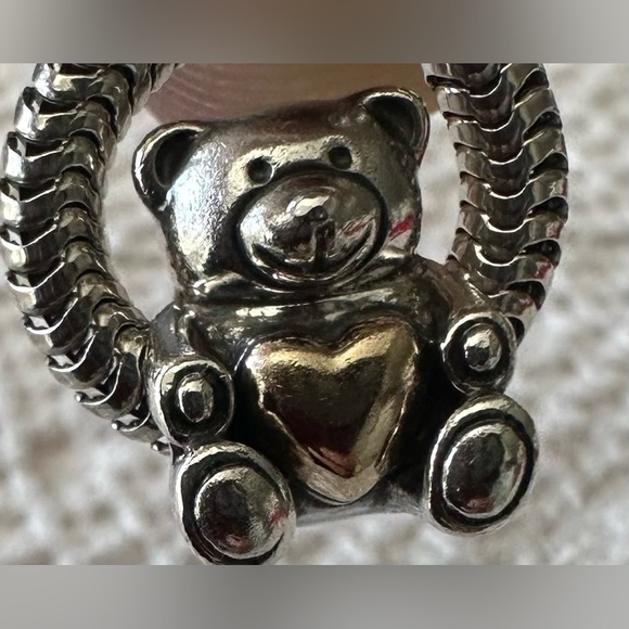 Pandora: Limited Edition Bear My Heart Charm (Retired) - Picture 7 of 16